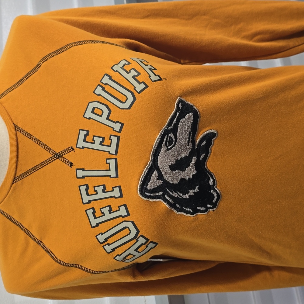 Harry Potter Yellow Hufflepuff House Sweatshirt‎ with logo Size Small